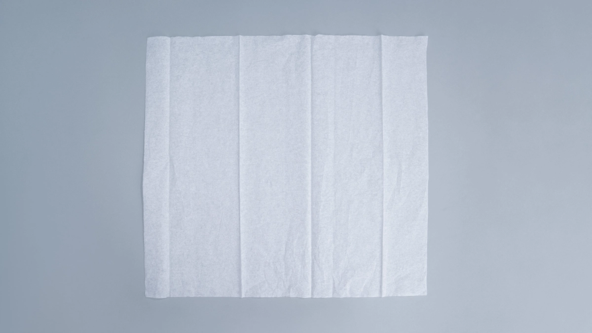 WIPESTAR P1102 Delicate Task Wipes White Background Single Sheet